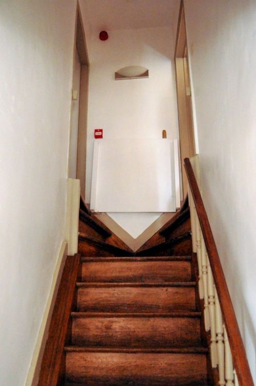 Escalier menant au 1er étage  