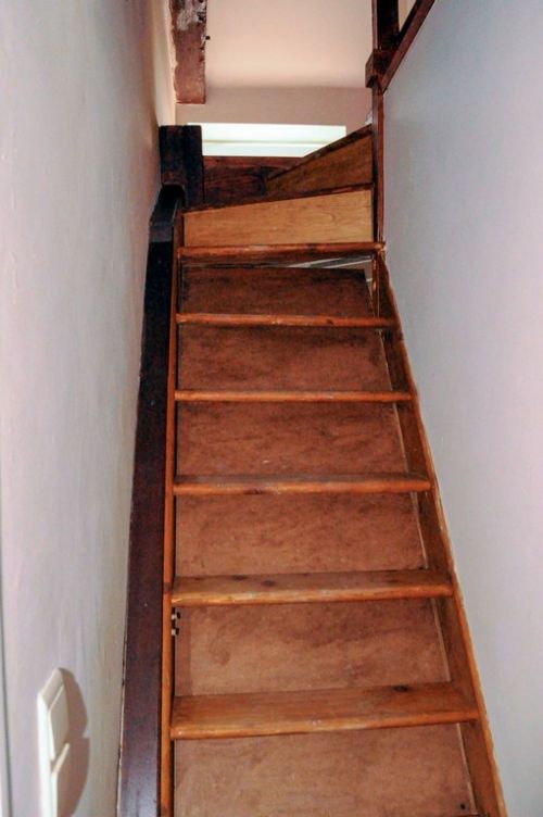 Escalier vers le second étage  